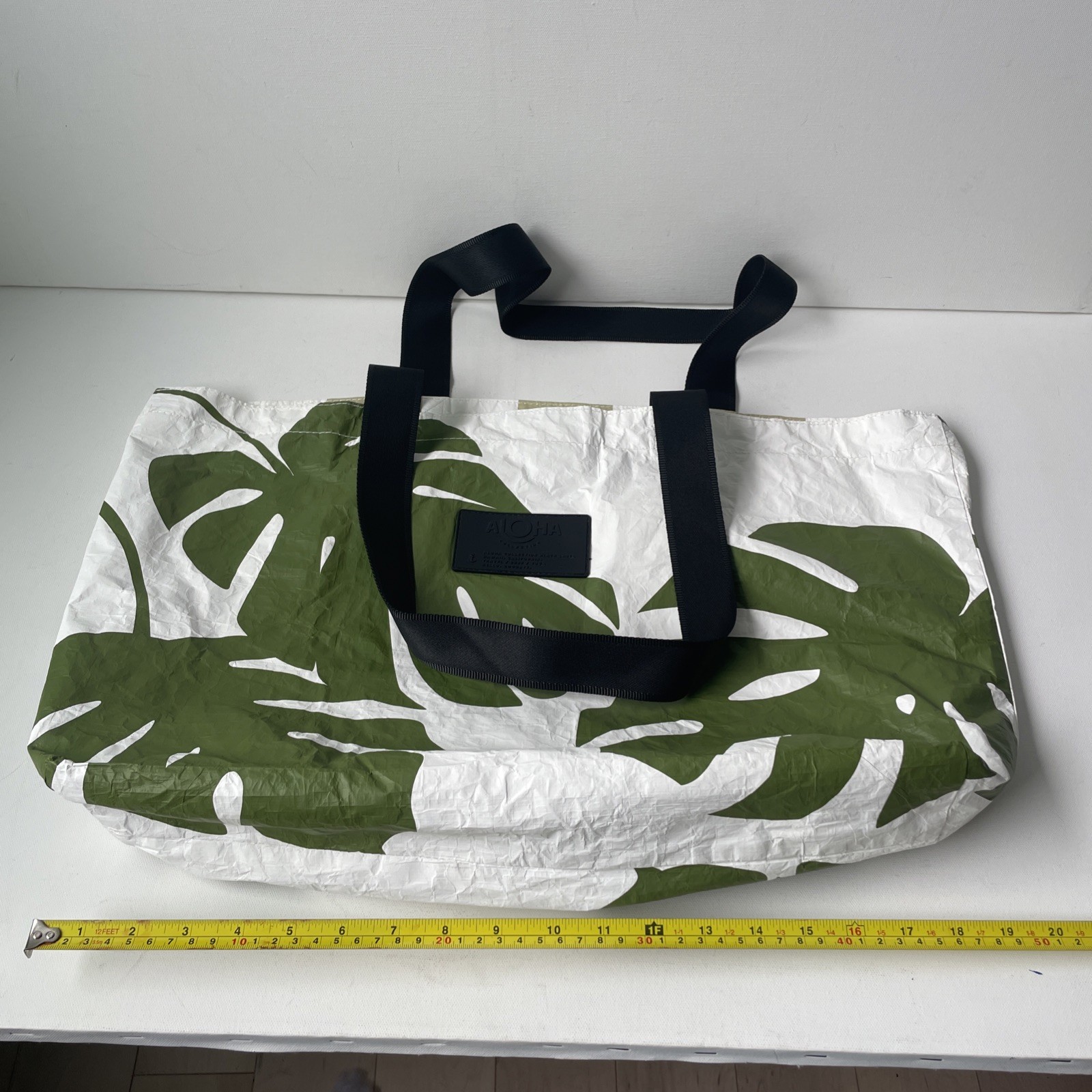 ALOHA Collection Foldable Shopping Bag Leaf Print White Green Zippered Pocket