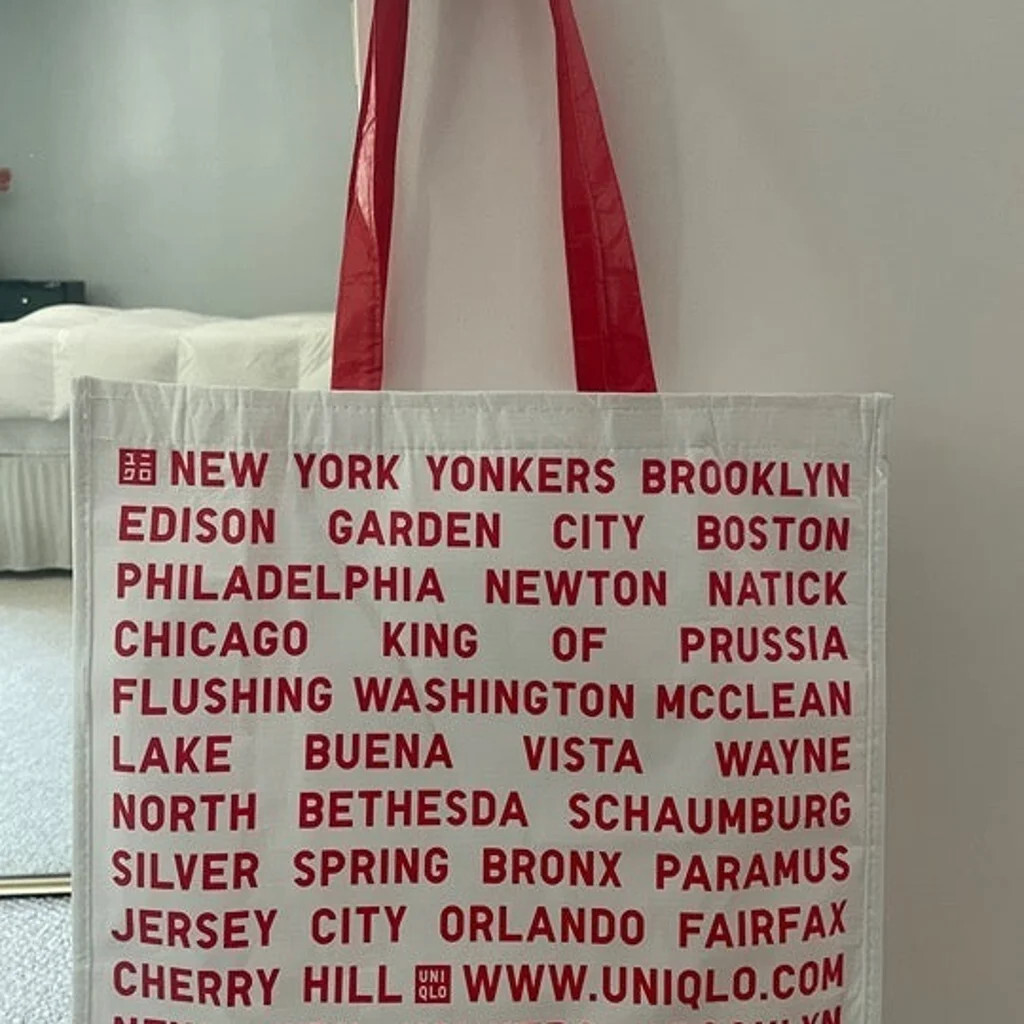 UNIQLO reusable bag shopping tote city collectible white red limited edition