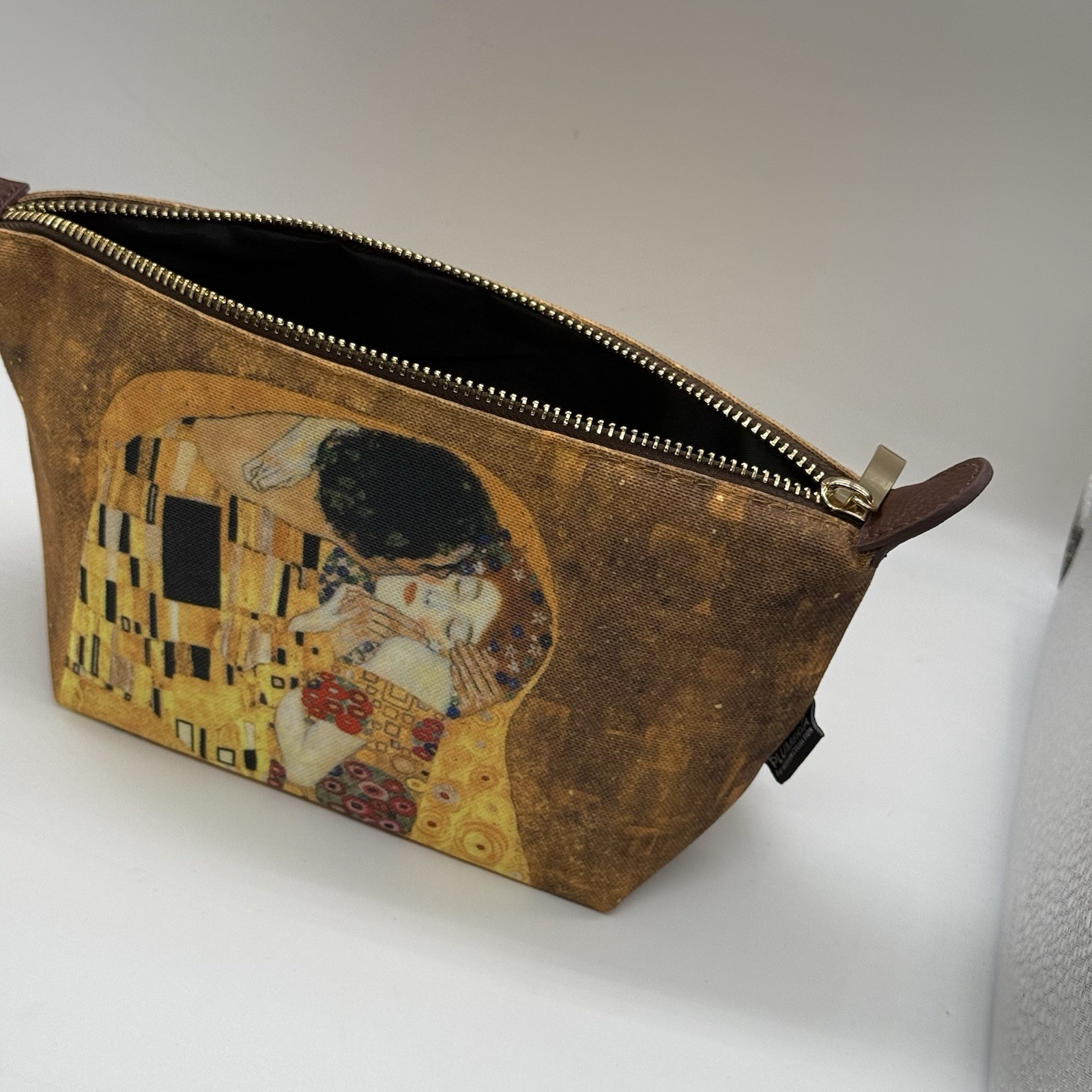 Plumeria The Museum Collection Gustav Klimt ‘The Kiss’ Canvas & Leather Bag 10×5