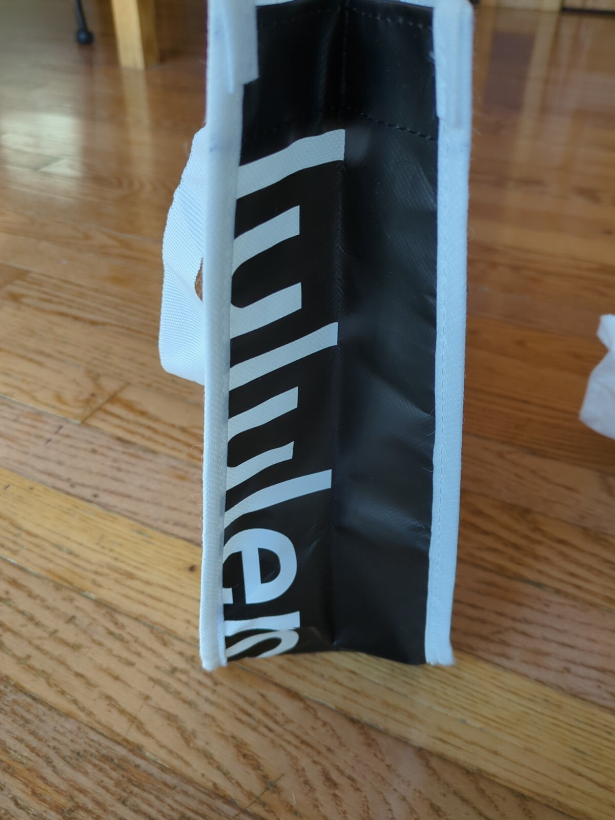 LULULEMON Large Tall Reuseable Shopping Tote Gift Bag 12″x9″x4″ WHITE + BLACK