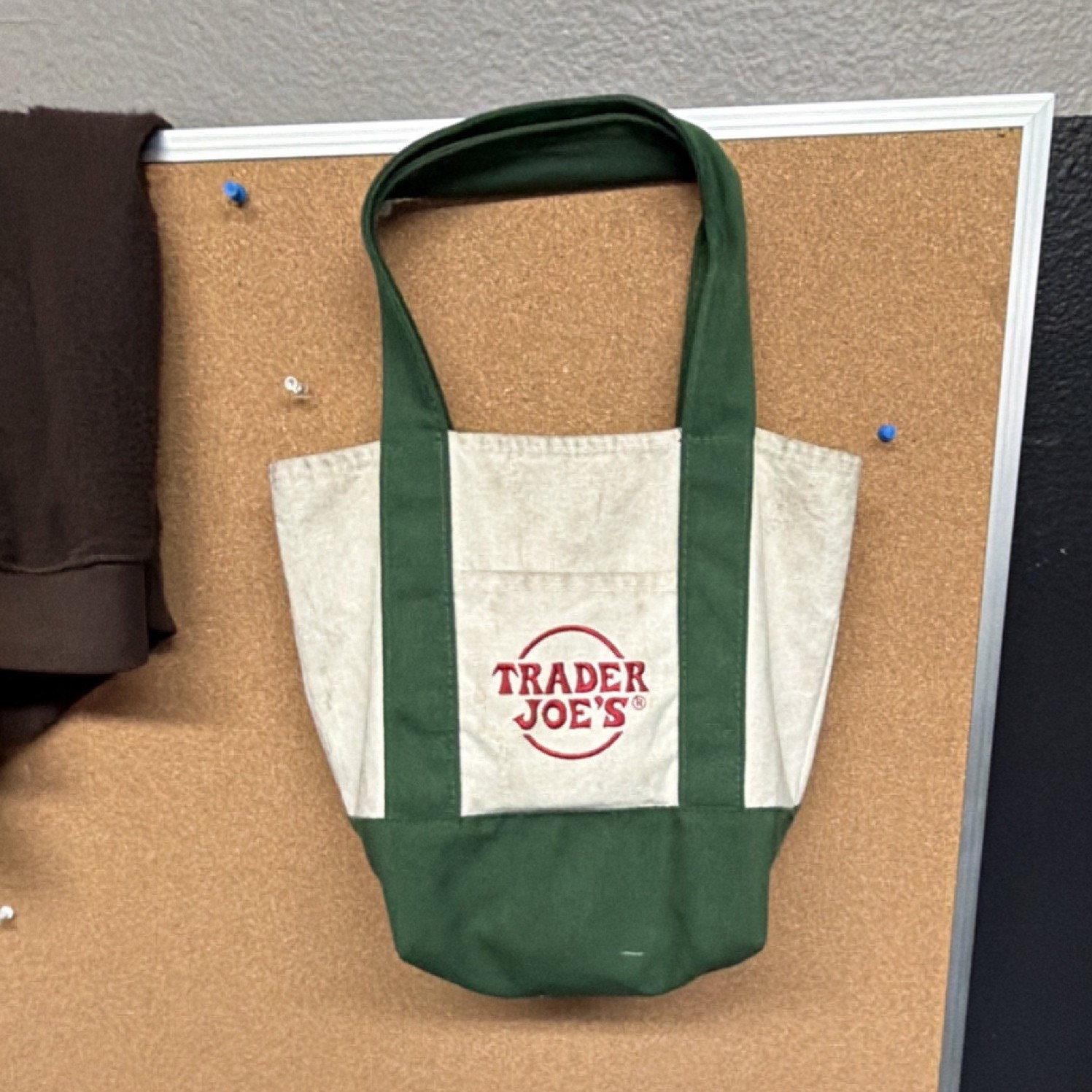 Authentic Trader Joe’s Reusable Canvas Tote Bag Green/Beige