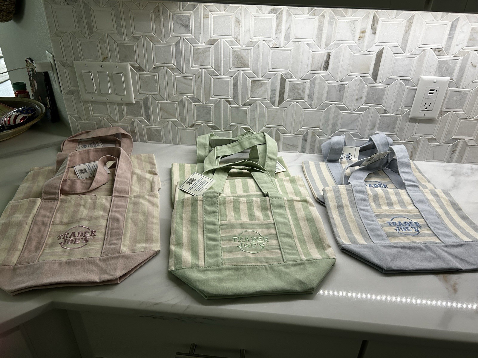 Trader Joe’s Lot of 8 Canvas Totes 3 Green 3 Pink 2 Blue 10.5x13x10.5 New