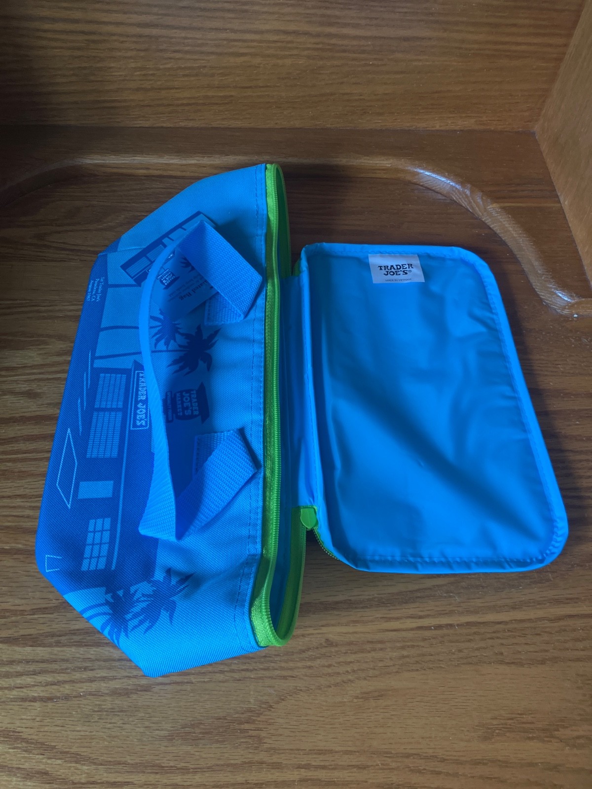 Trader Joe’s Mini Insulated BAG /TOTE BLUE. LIMITED SOLD OUT IN ALL STORES WOW