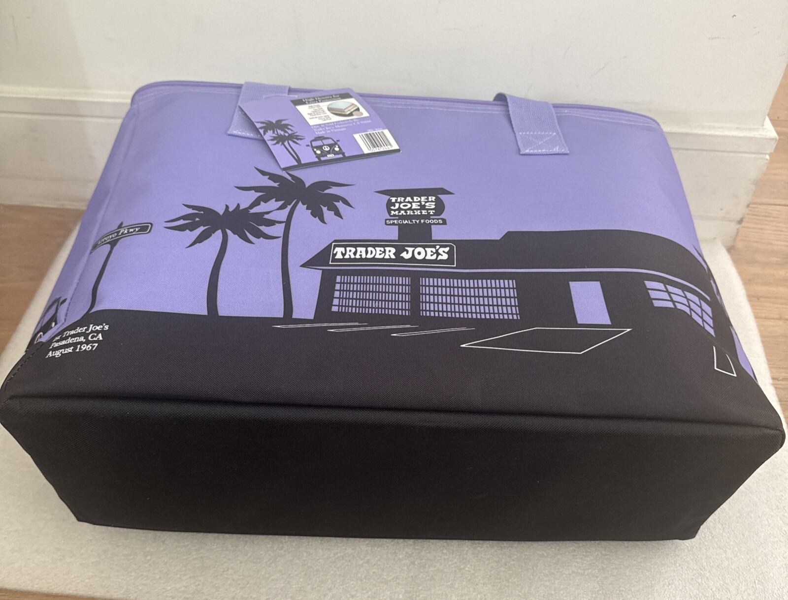 Trader Joe’s Lavender Purple LE Reusable Insulated Shopping Eco Tote Bag 8Gallon