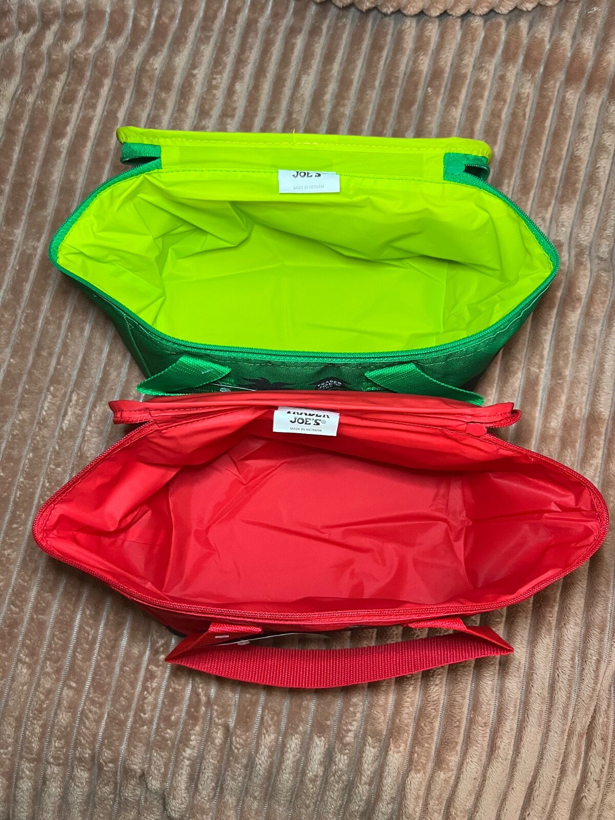 Set of 2 Trader Joe’s Mini Insulated Bag (Green and Red)