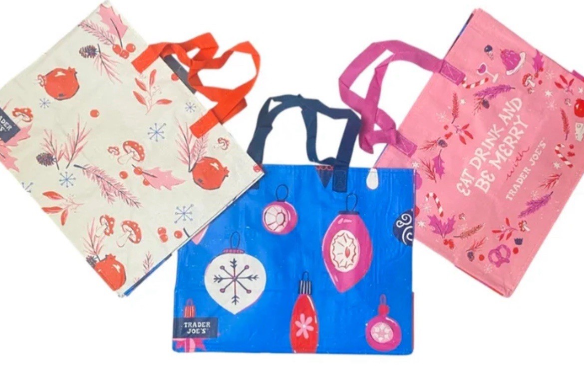 Trader Joe’s Reusable Gift Bag Holiday Set Of 3 NWT