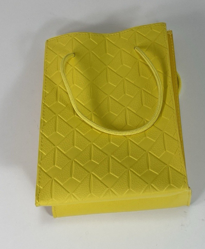BED BATH & BEYOND Small Reusable TOTE BAG Yellow Polyvinyl Chloride 7.5/8×5.5/8