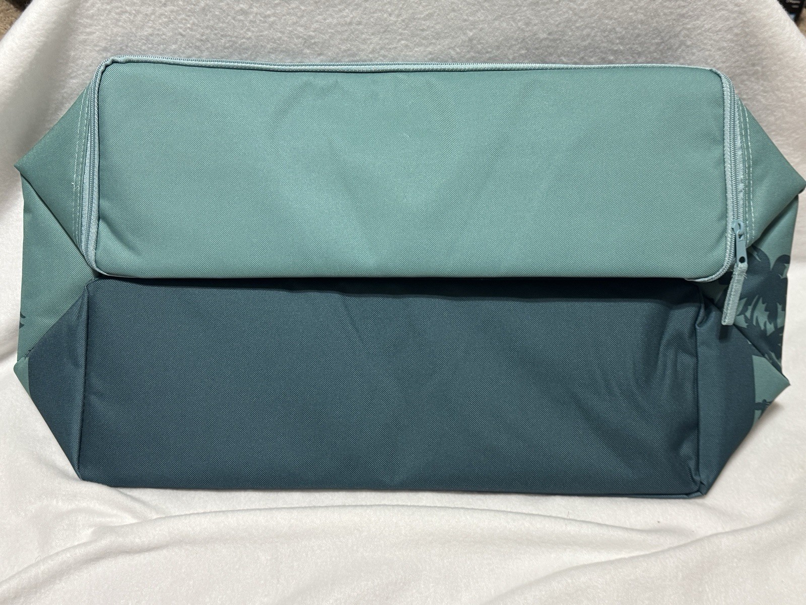 NWT Trader Joe’s Large Reusable Insulated Tote Bag – 8 Gallon – Zippered