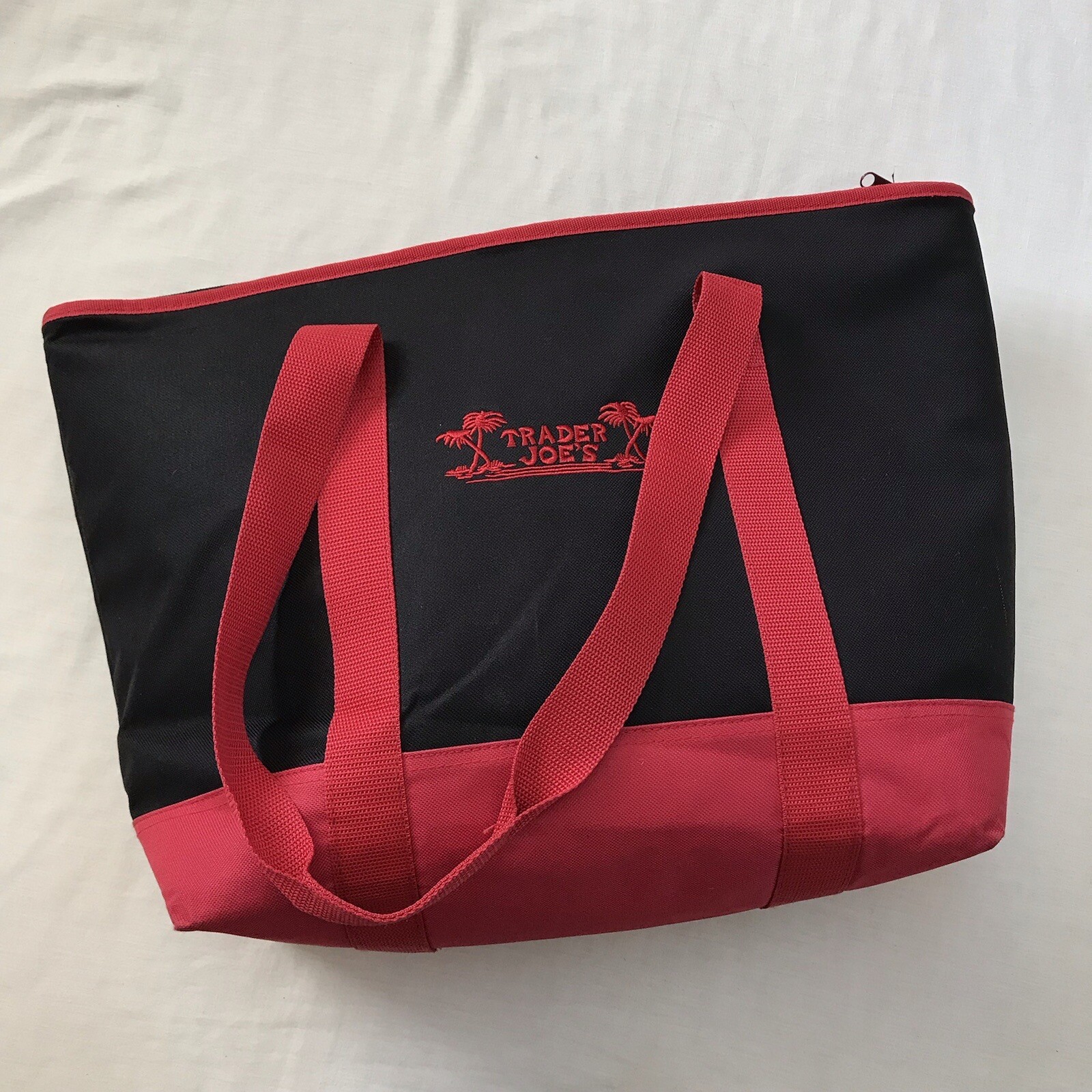 Trader Joe’s Insulated Reusable Shopping Tote Bag 7 Gallon Black Red Refridgerat