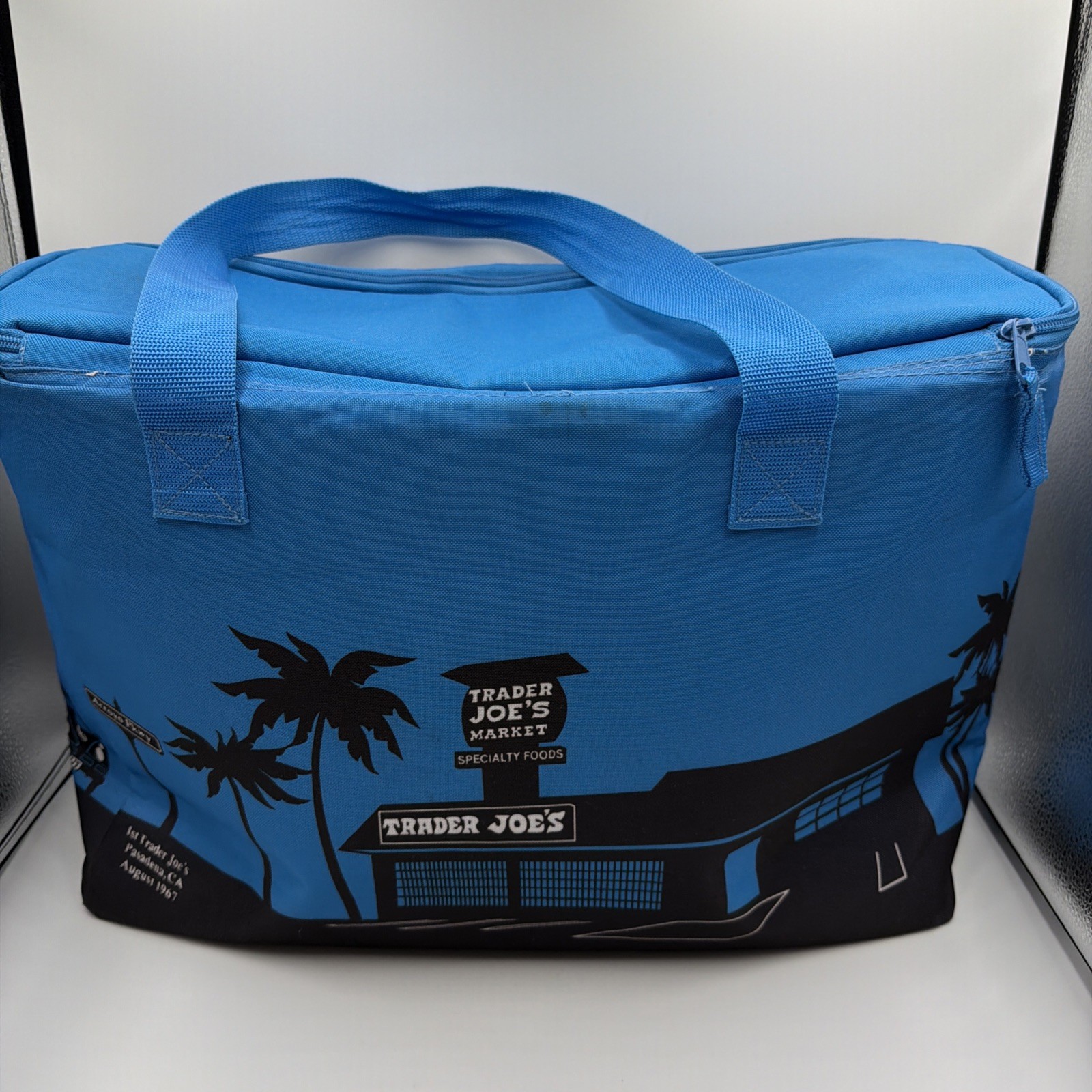 Trader Joe’s Insulated Cooler Bag 1st Store Pasadena CA Blue Graphic Tote NICE!
