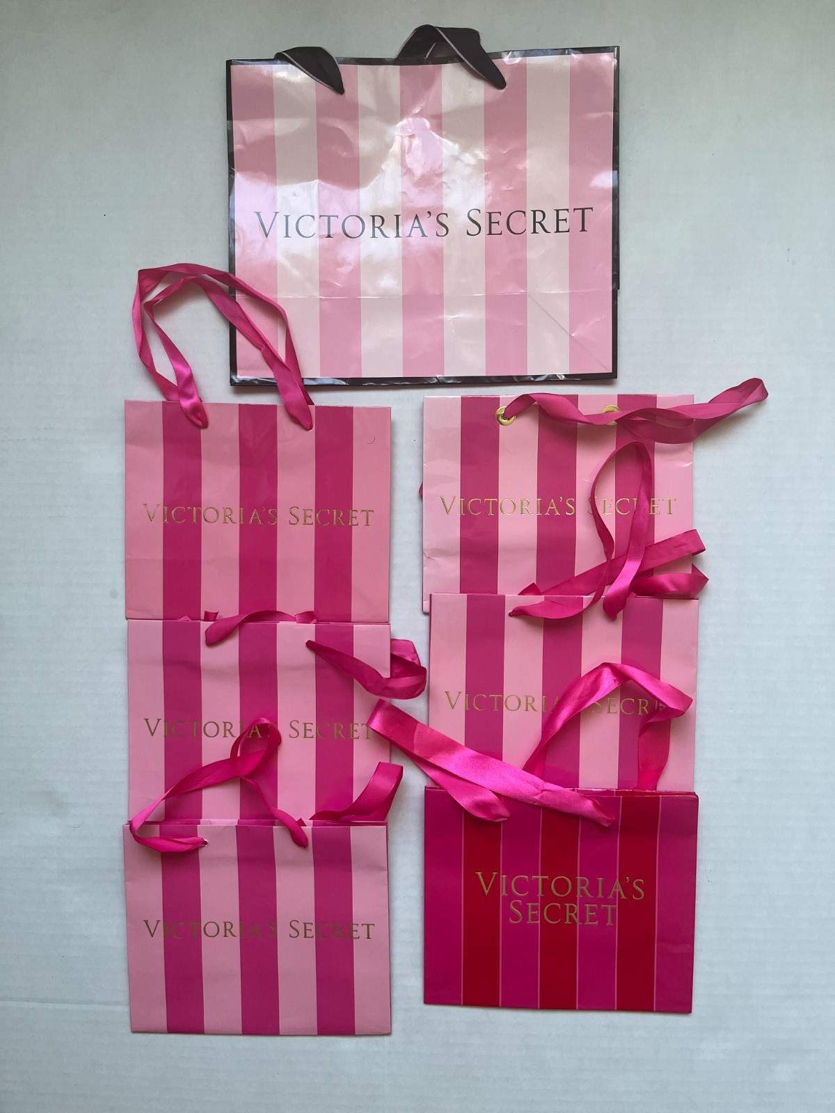 VICTORIA’S SECRET PAPER GIFT SHOPPING BAGS, SET OF 7