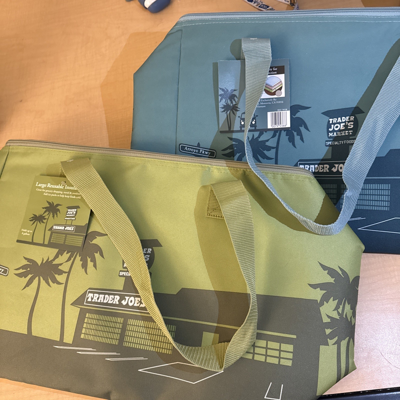 2x Trader Joe’s Large 8 Gallon Insulated Tote Bag Blue and Green Limited (New)