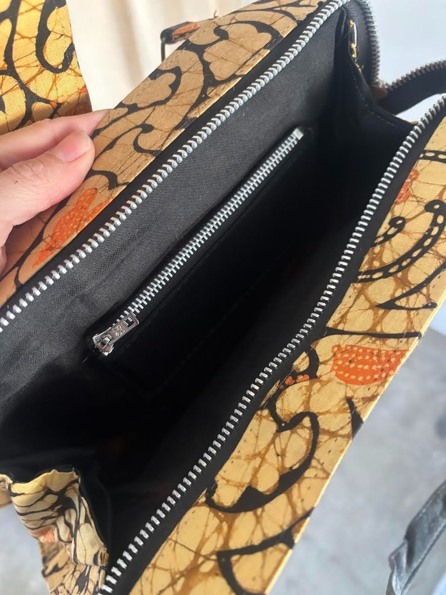 Vintage 90s Tote. Batik print leather straps