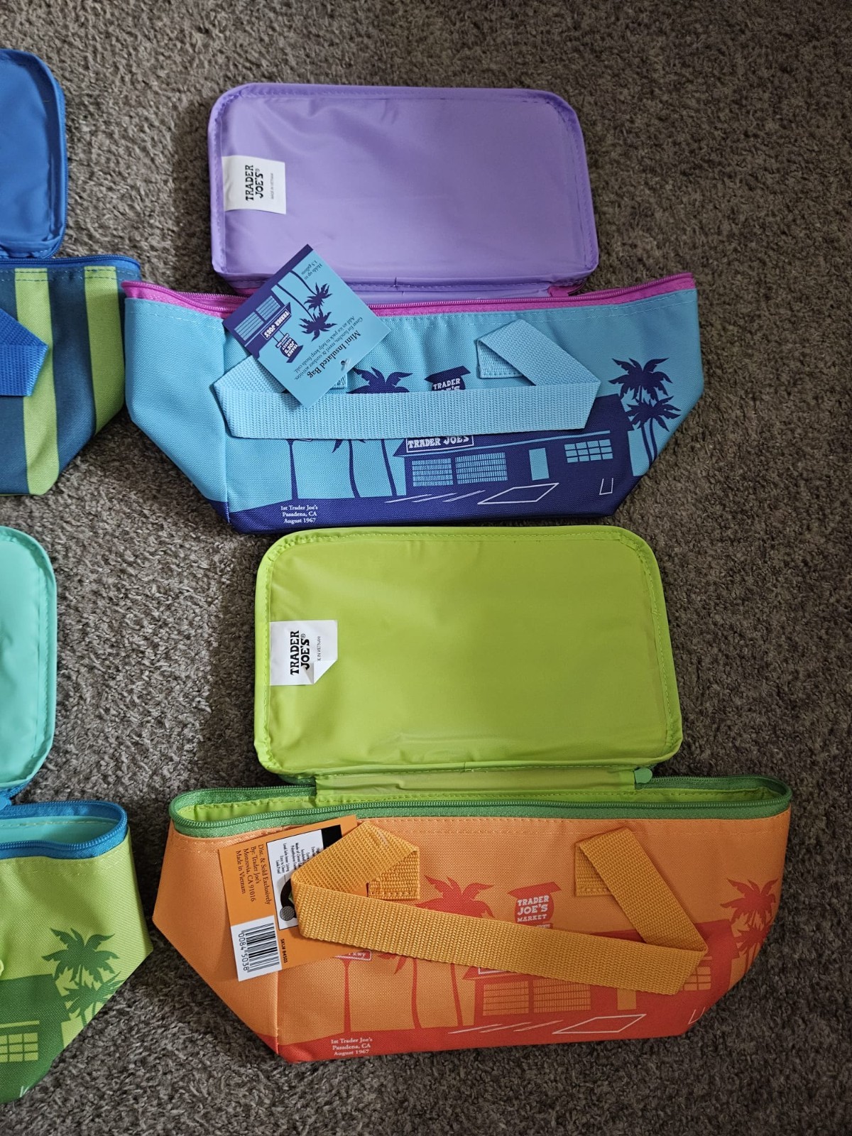Trader Joe’s 2026 Mini Insulated Cooler Tote Limited Edition SET OF 6!