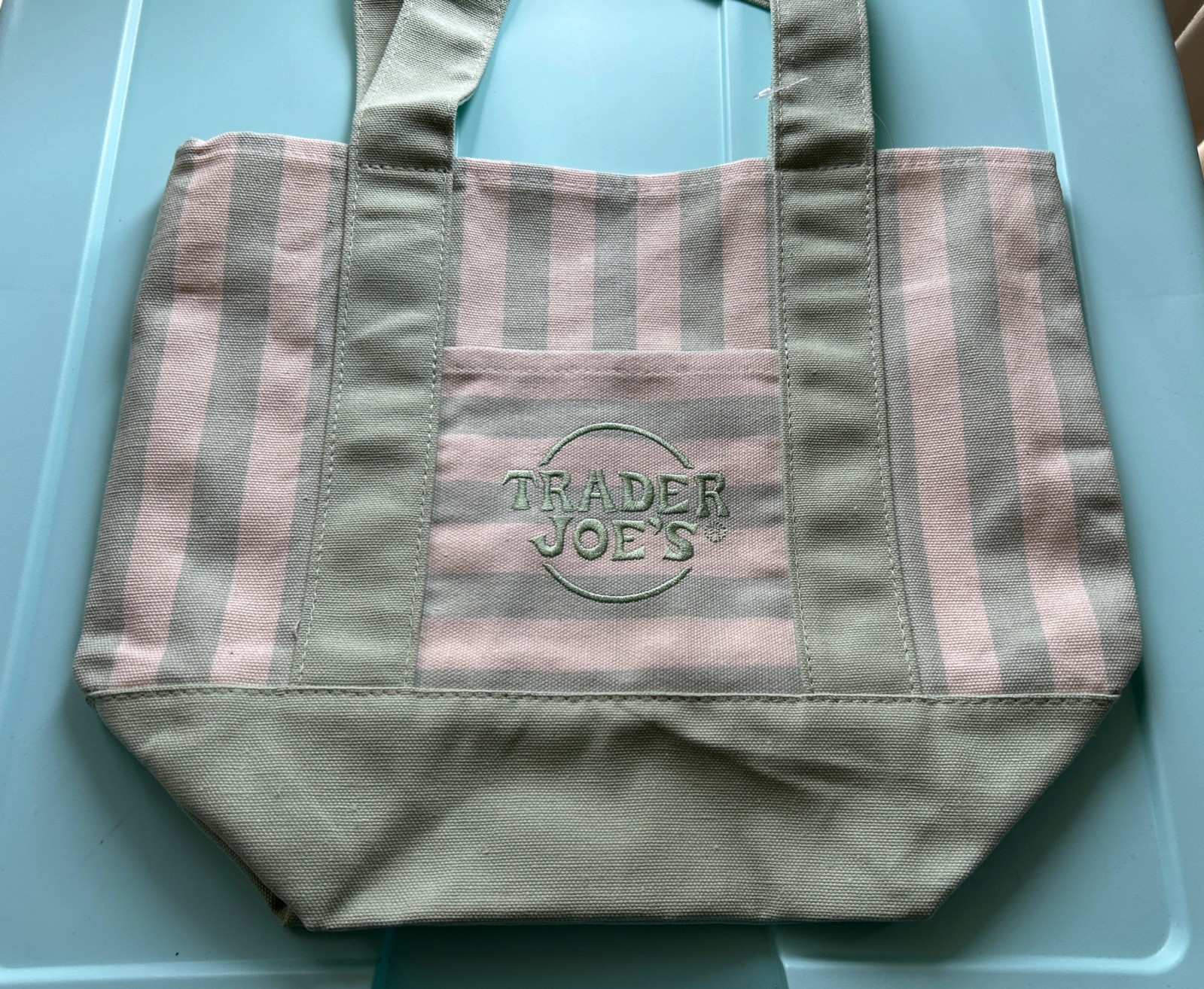 NEW TAG TRADER JOE’S TRENDING STRIPED MINI CANVAS TOTE GREEN SHOP/BEACH/TRAVEL