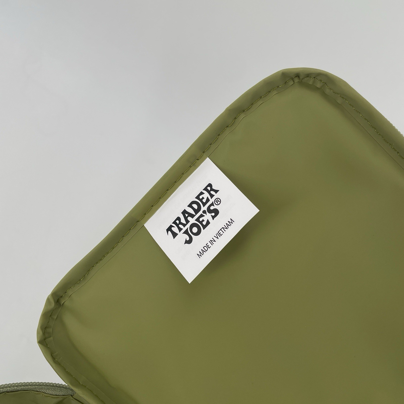 Trader Joe’s Large Reusable Insulated Tote Bag in Green – 8 Gallons