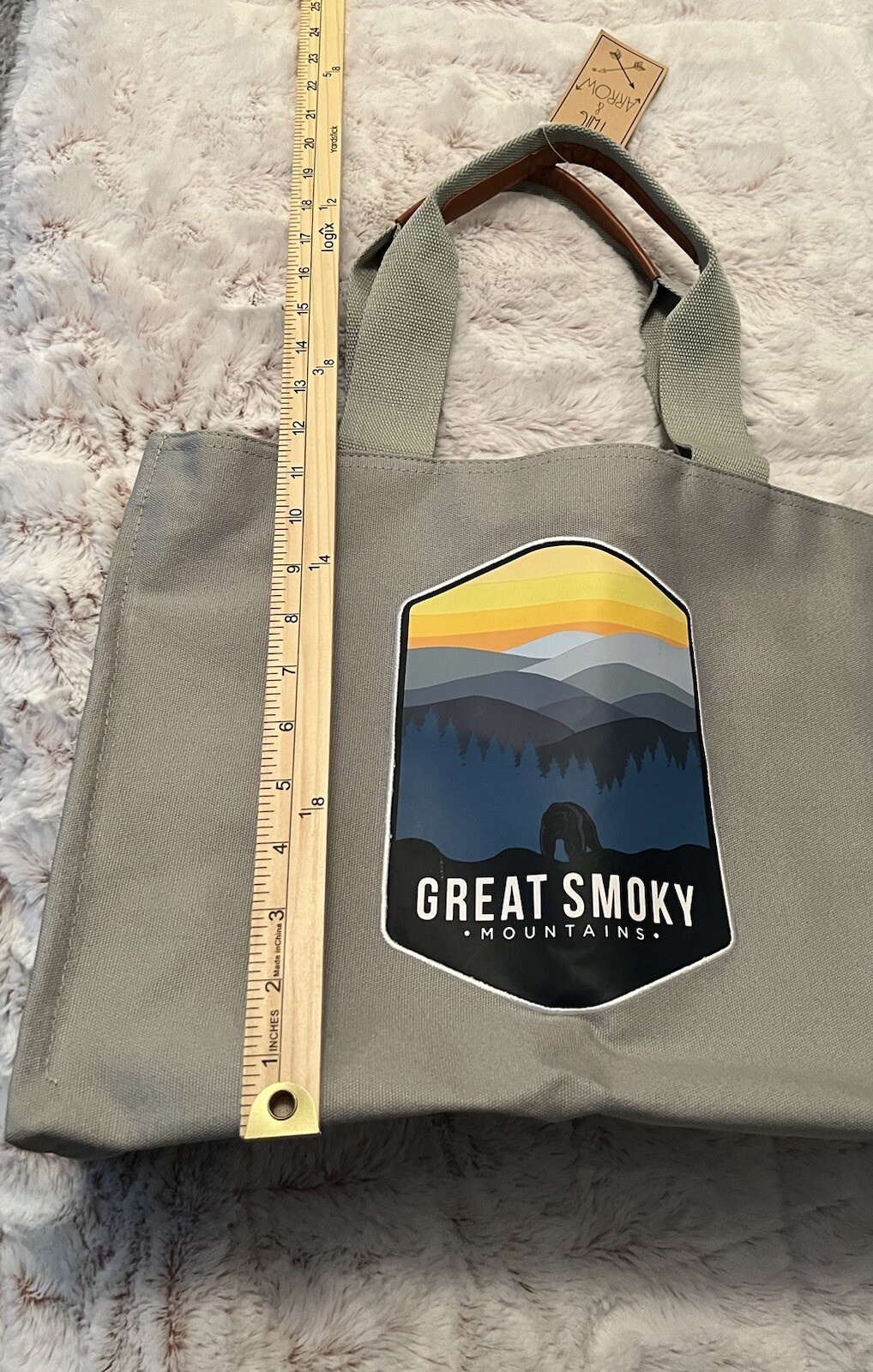 Great Smoky Mountains Tote W/Mountains Bear Sunset Light Green Gray NWT Snaps