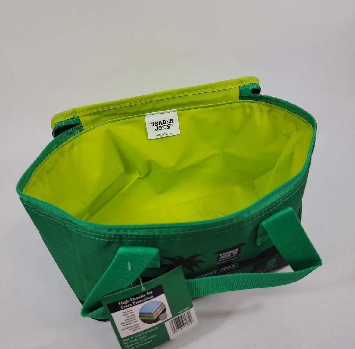 Trader Joes GREEN Mini Insulated Tote Bag 1.5g CHRISTMAS Gift Bag Holiday RARE