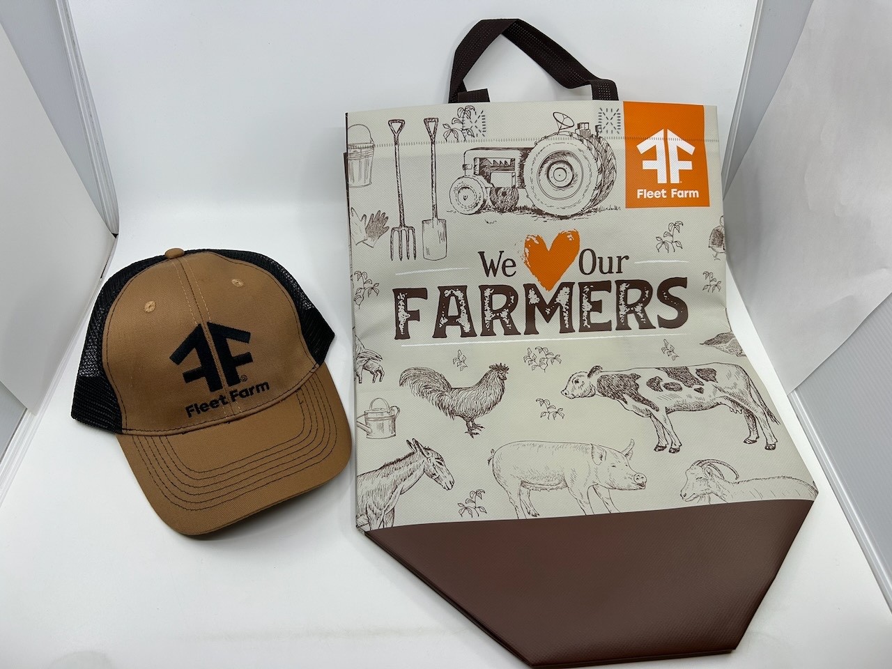 Fleet Farm Plastic Tote Bag and Ball Cap “We Love Our Farmers”. NEW