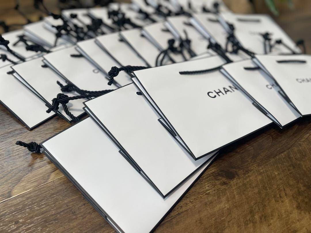 Set of 25-CHANEL White Shopping Paper Gift Tote Bags 5.5″x9.5″&4.7″x5.5″